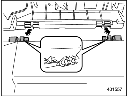 (4) Pull out the glove box horizontally