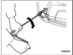 4. Tighten the towing hook securely