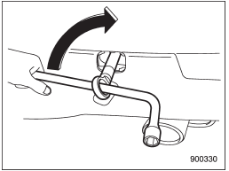 4. Tighten the towing hook securely