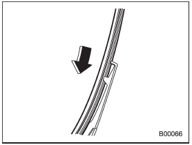 4. Align the claws of the plastic support