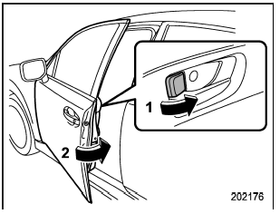 Locking using lock lever