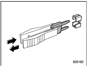 4. Pull out the fuse with the fuse puller.
