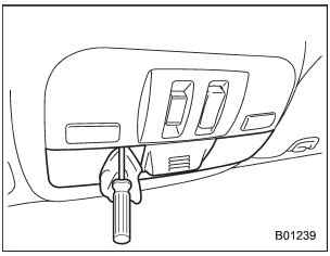 1. Remove the lens by prying the edge of