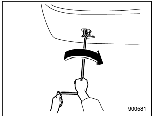 4. Tighten the towing hook securely